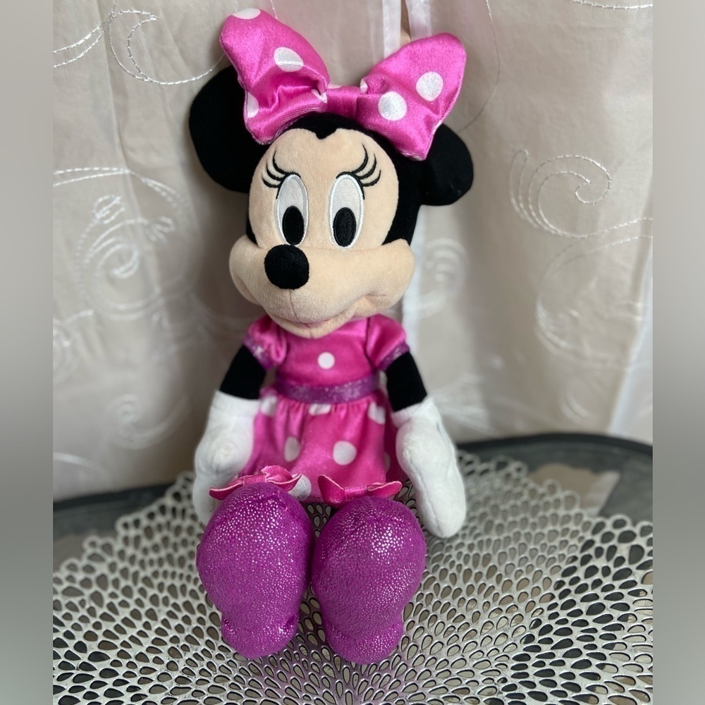 Disney’s “Minnie Mouse Happy Helpers” Singing Plush